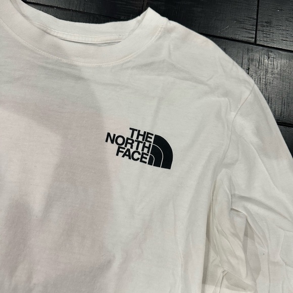 North face men’s long sleeve tshirt. Size medium. Red Box Logo on reverse - Picture 4 of 4
